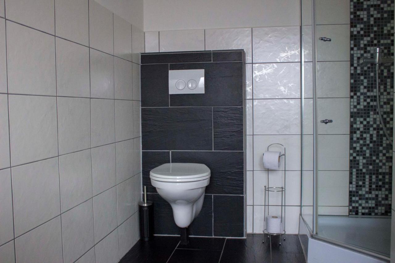B&B Check Mate Рурмонд Экстерьер фото