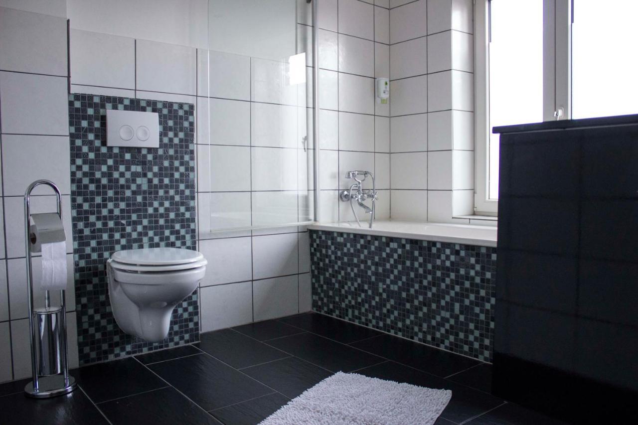 B&B Check Mate Рурмонд Экстерьер фото