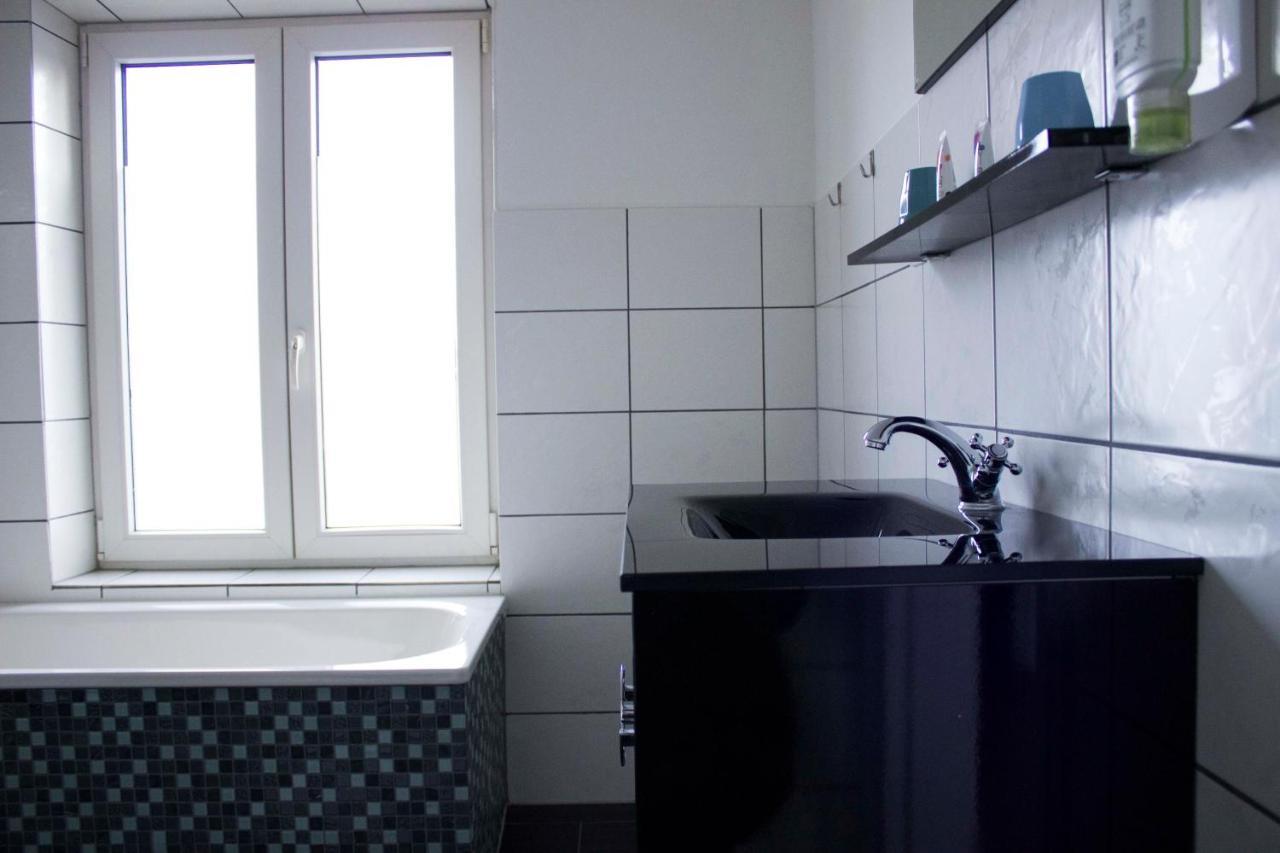 B&B Check Mate Рурмонд Экстерьер фото