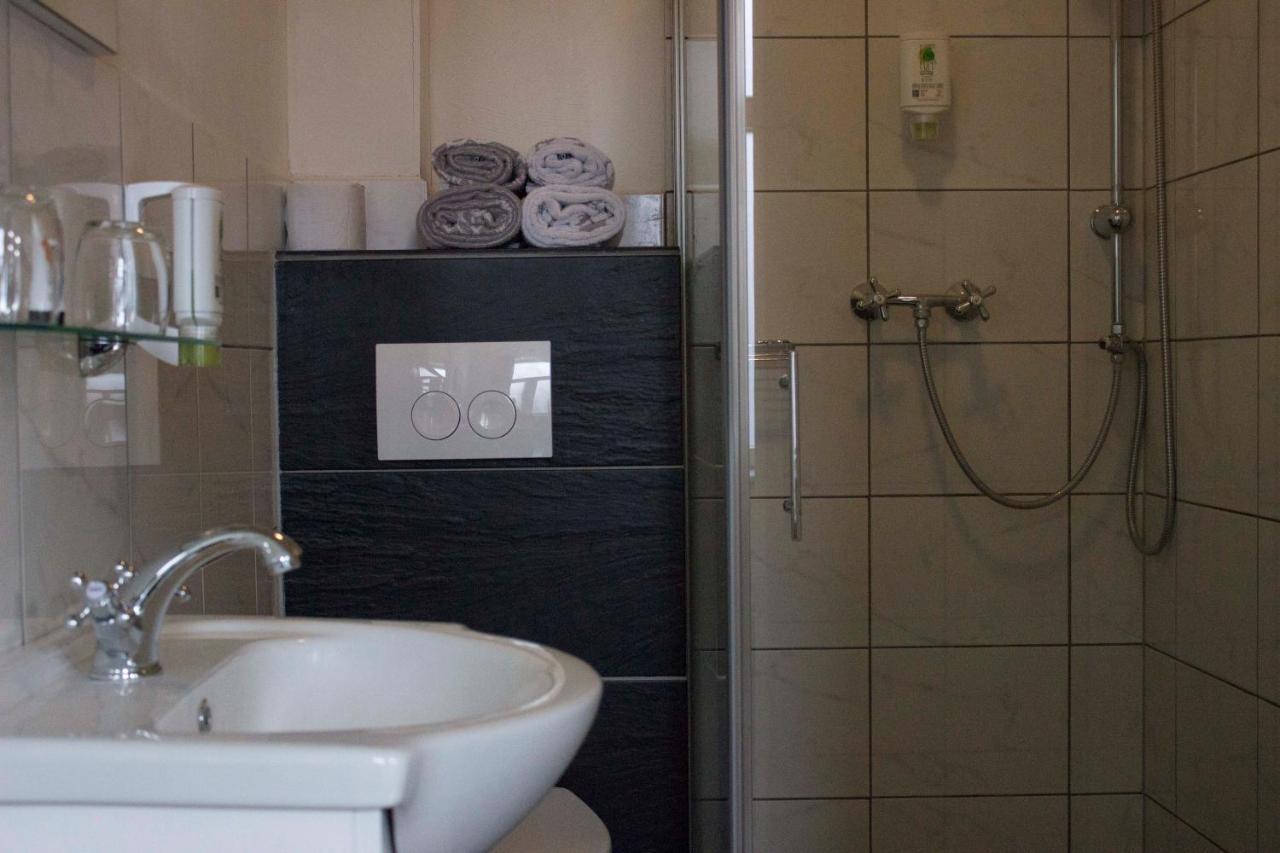 B&B Check Mate Рурмонд Экстерьер фото